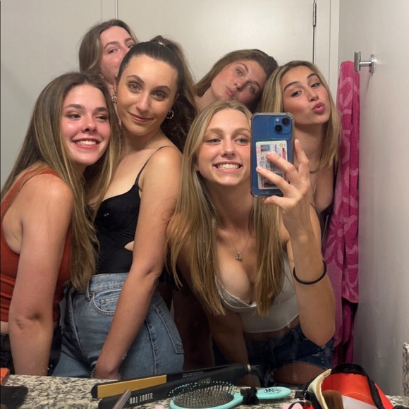 Meet your Posher, Marnie - Picture 3 of 4